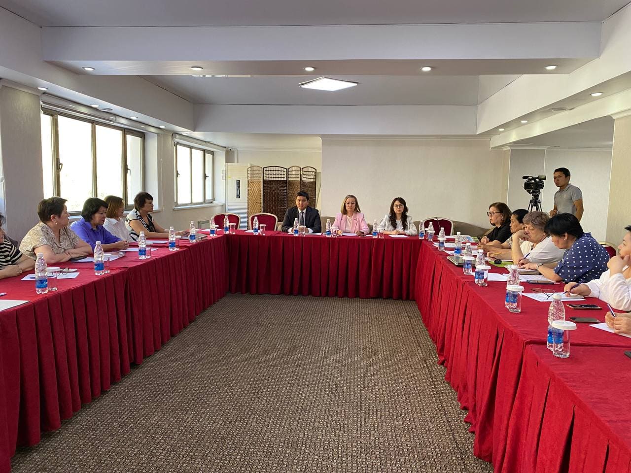 Министерство юстиции Кыргызской Республики при поддержке проекта USAID «Укук Булагы» проводит ряд тренингов и курсов повышения квалификации для частных нотариусов города Бишкек