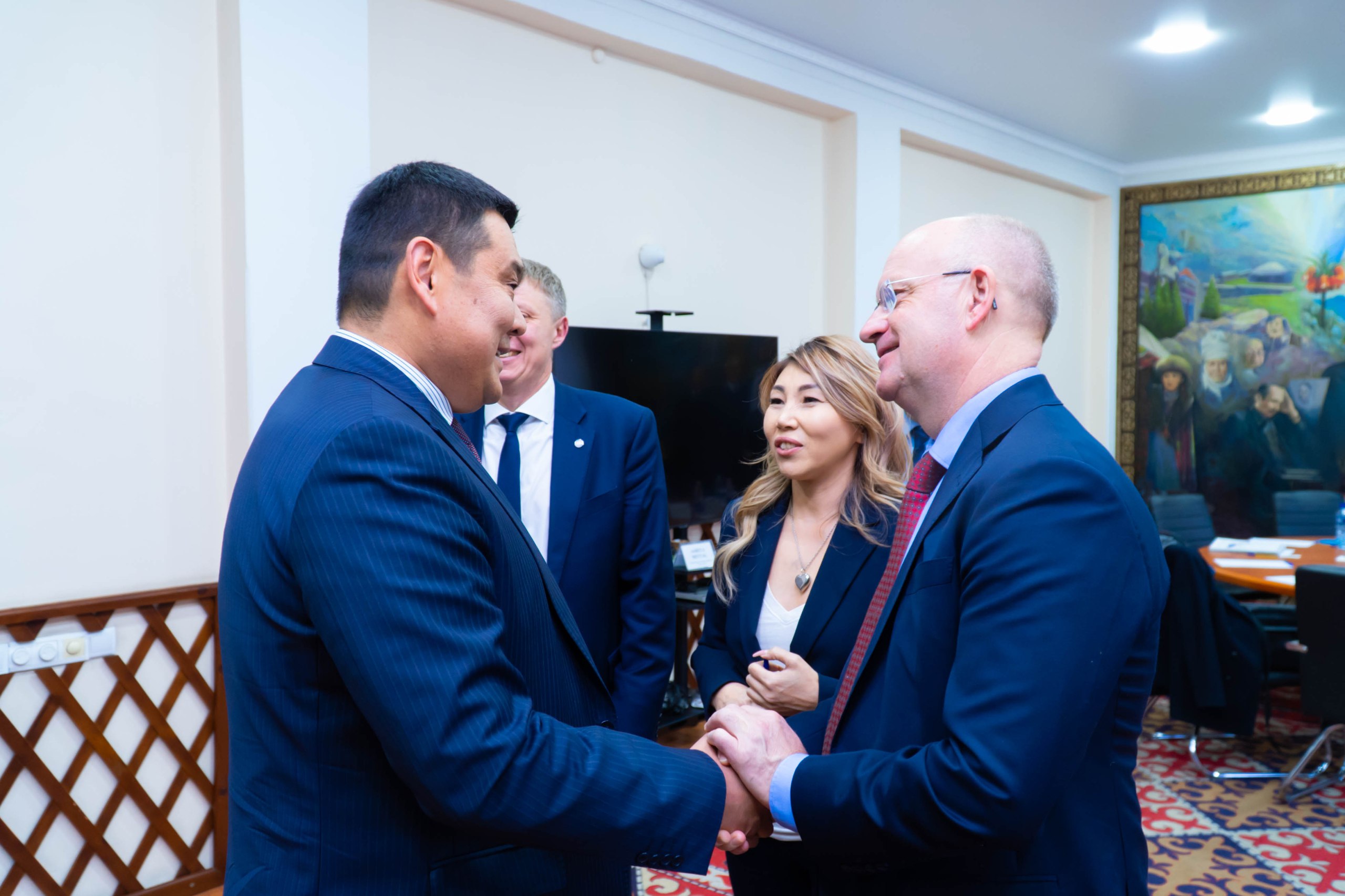 Заместитель министра юстиции Кыргызской Республики Зарылбек уулу Алмазбек, встретился с делегацией из Штаб-квартиры Управления ООН по наркотикам и преступности (УНП ООН)  
