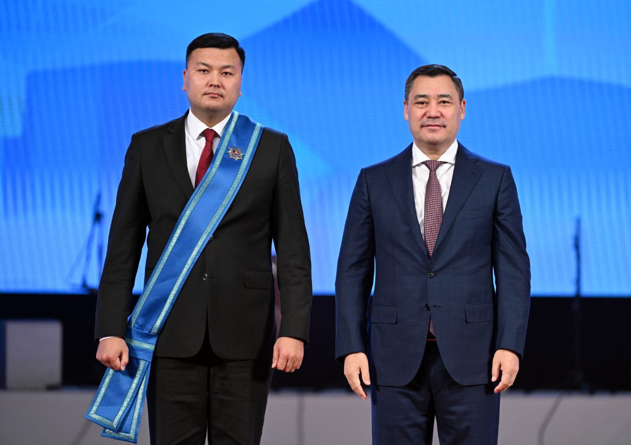 Орденом «Манас» III степени награжден — министр юстиции Кыргызской Республики Баетов Аяз Батыркулович
